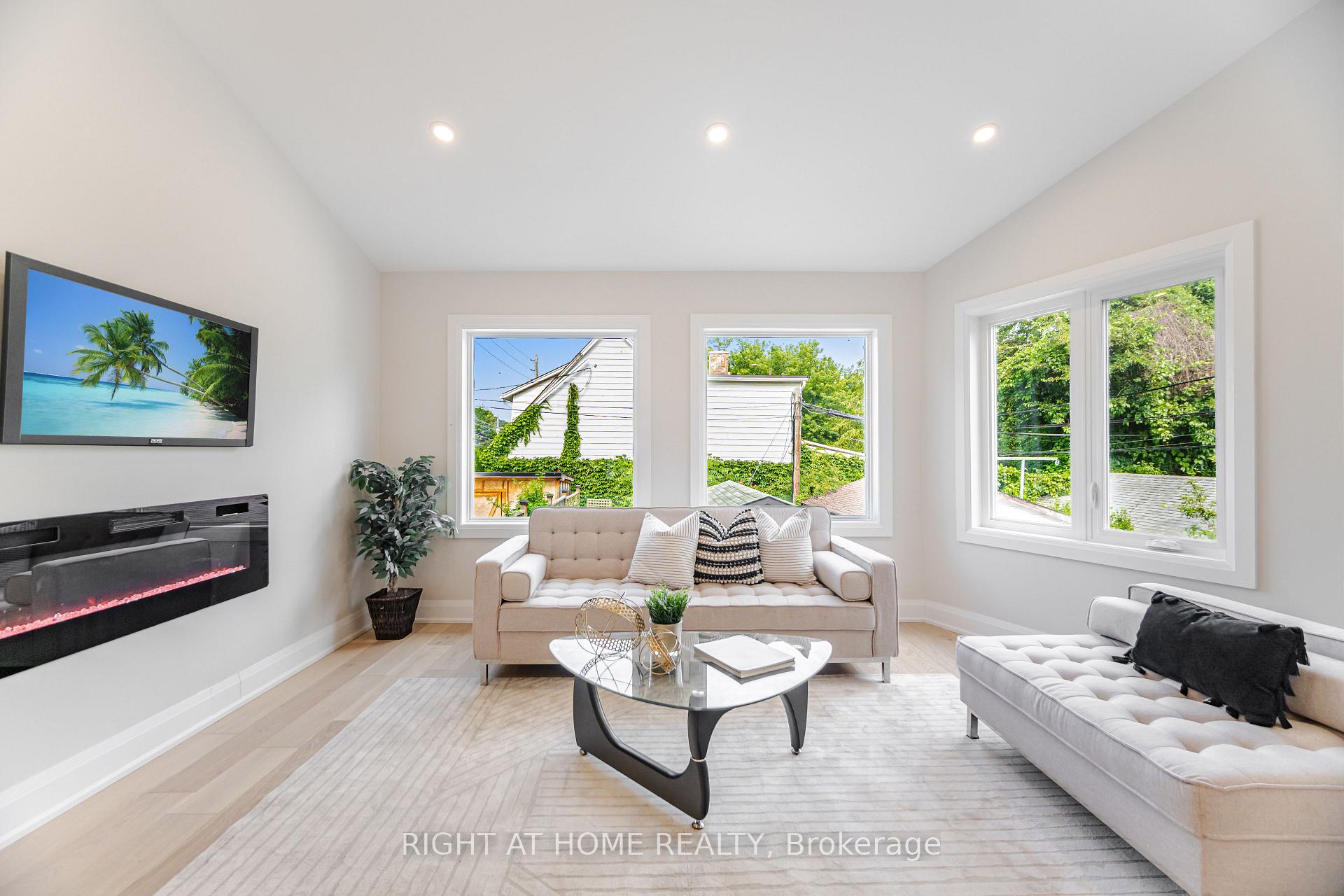 Photo 20 of 23 Bowmore Road, Toronto, Woodbine Corridor — HOMEH