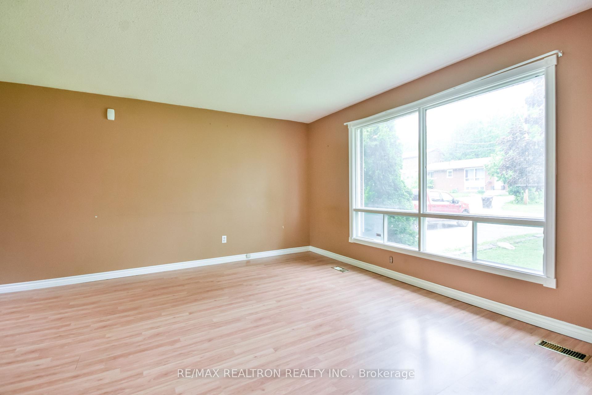 Photo 10 of 497 Mary Street, Tay, Port McNicoll — HOMEH