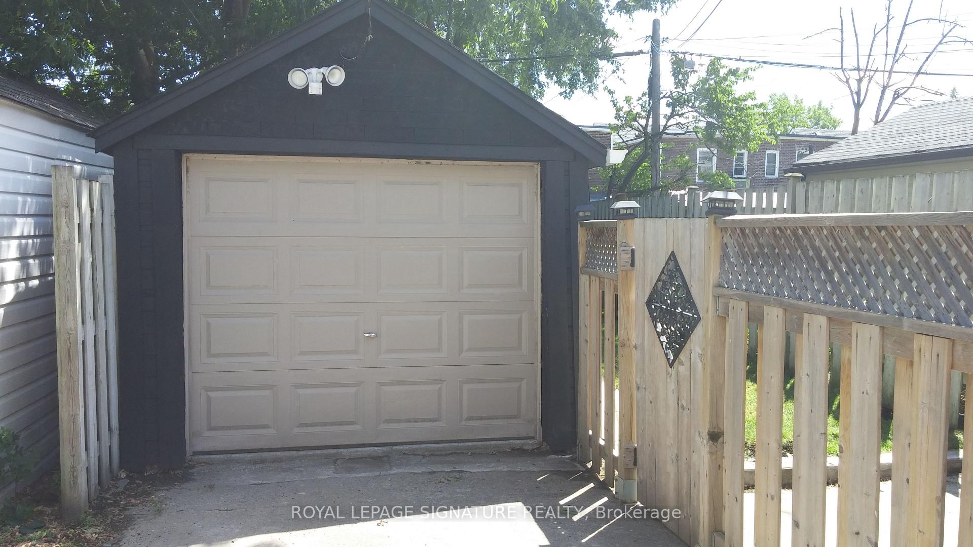 Photo 19 of 327 Wolverleigh Boulevard, Toronto, Danforth — HOMEH