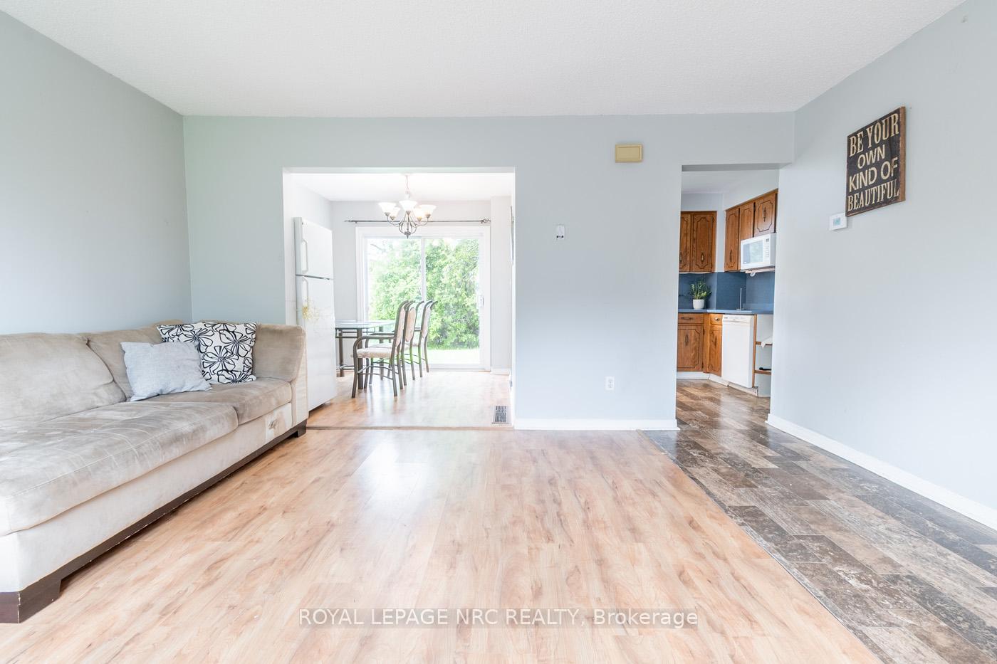 Photo 2 of 16 Tara Crescent, Thorold, Confederation Heights — HOMEH