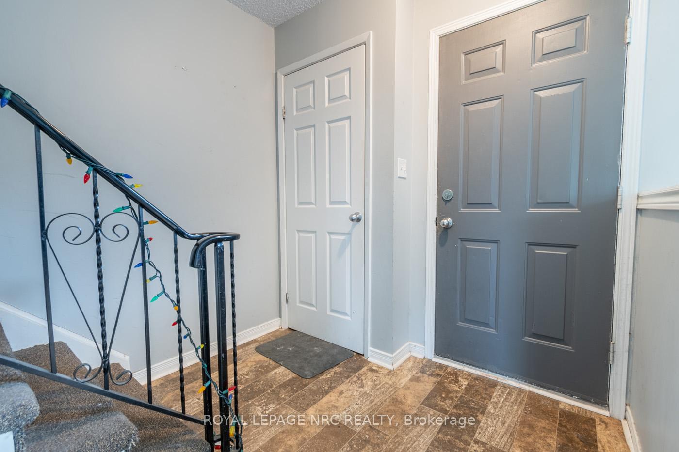 Photo 3 of 16 Tara Crescent, Thorold, Confederation Heights — HOMEH