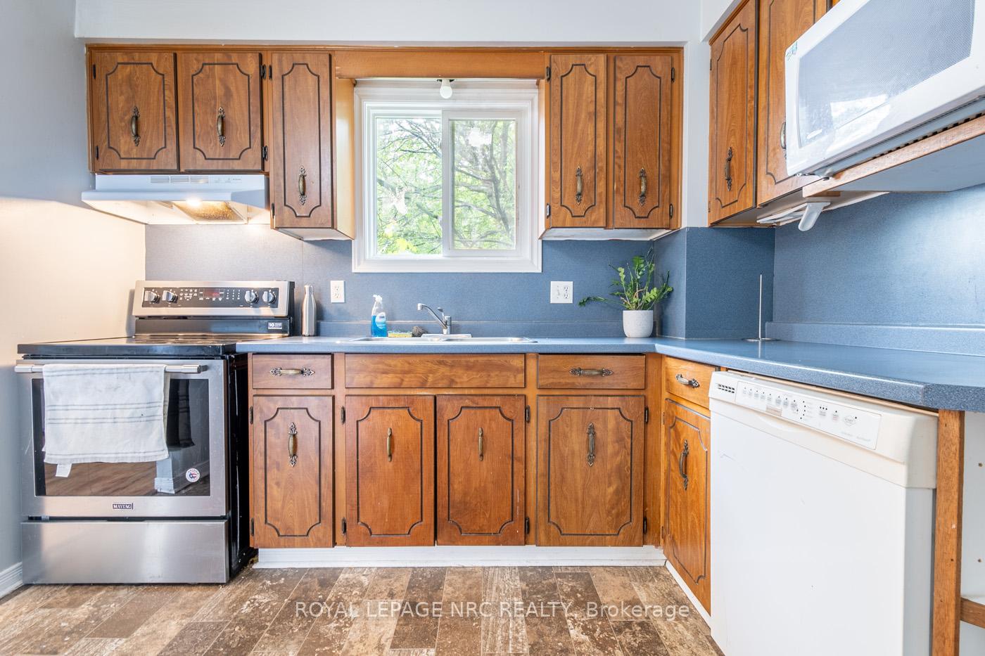 Photo 10 of 16 Tara Crescent, Thorold, Confederation Heights — HOMEH