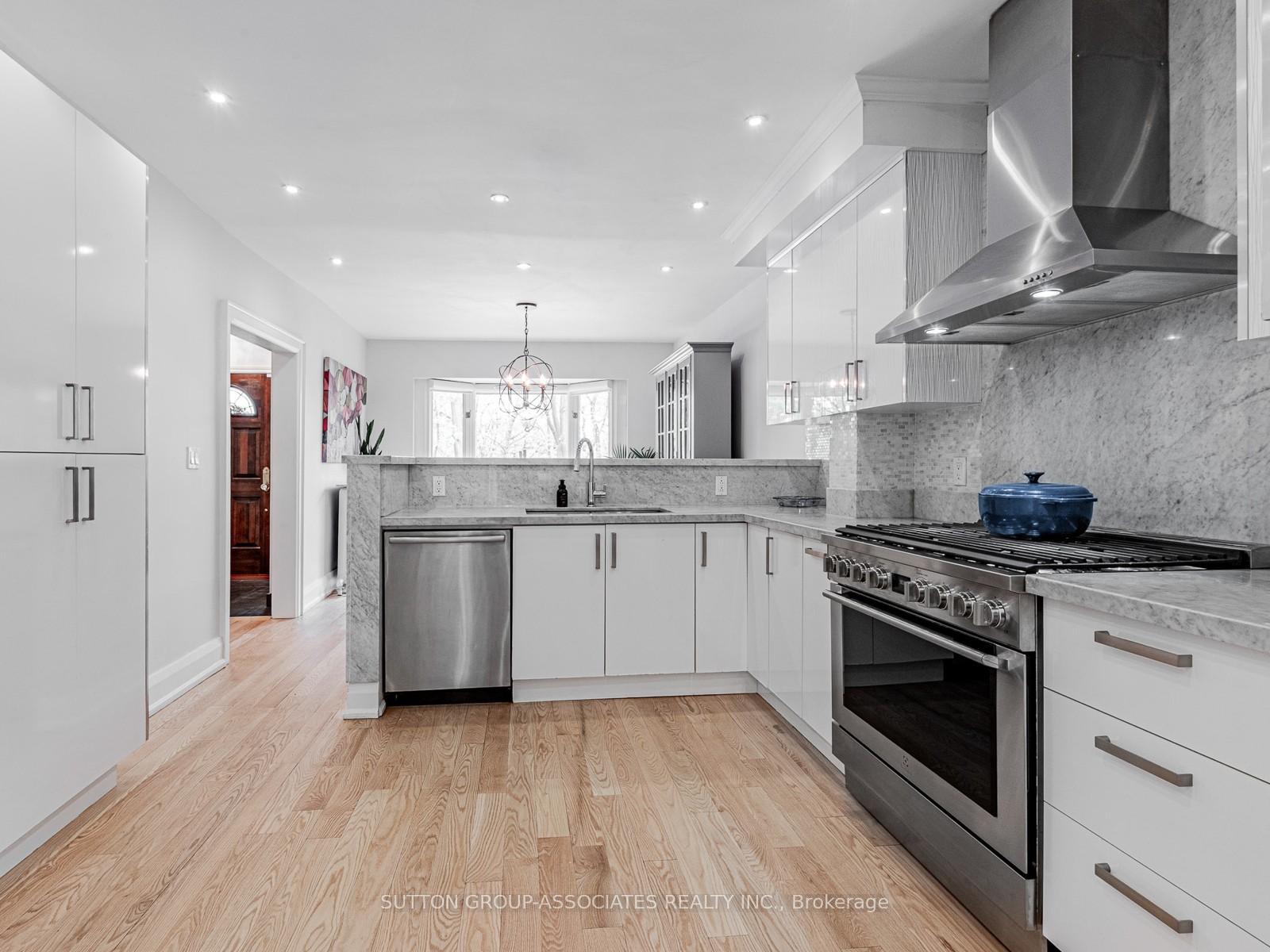 Photo 6 of 20 Glengrove Avenue E, Toronto, Lawrence Park South — HOMEH