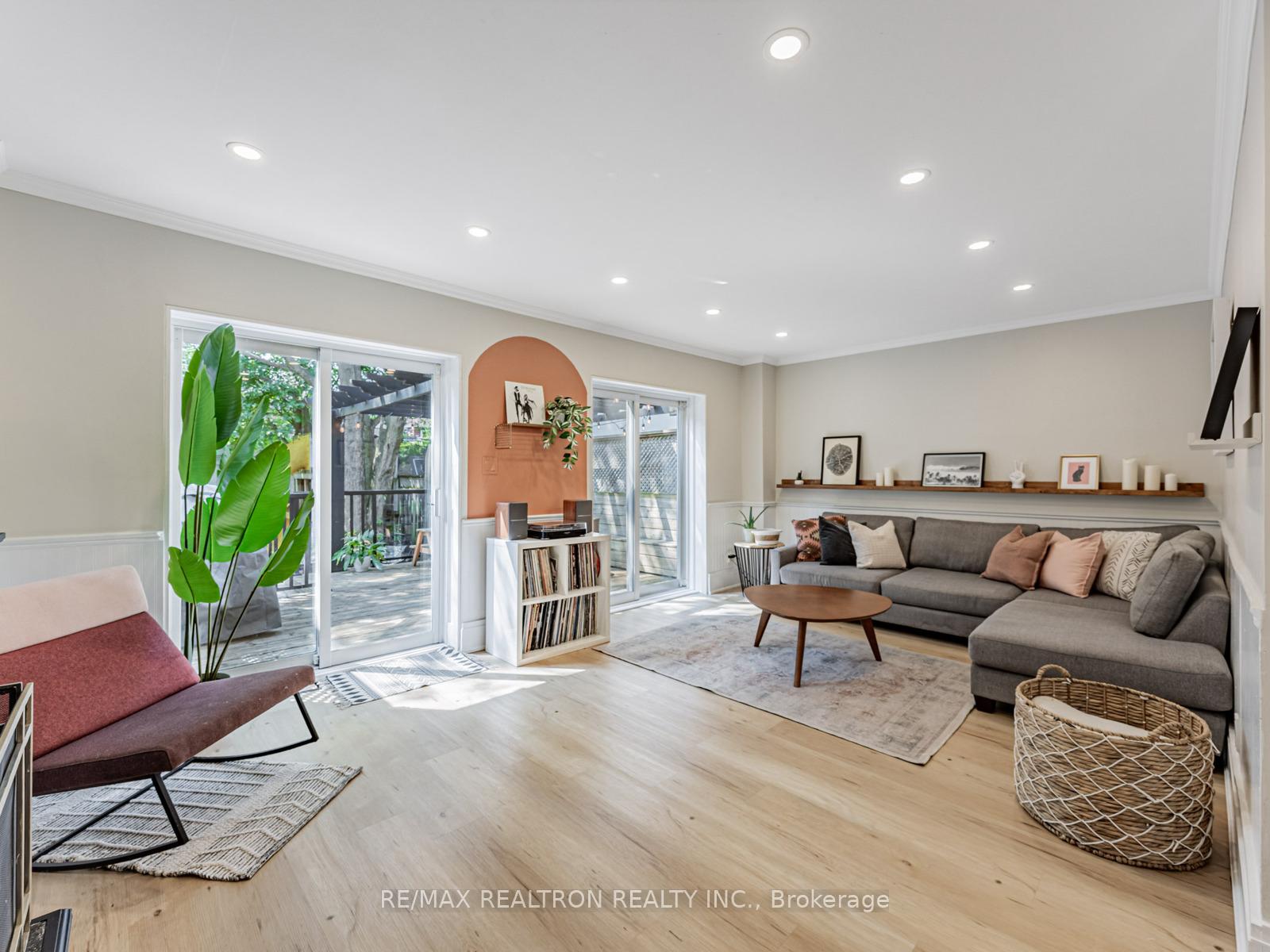 Photo 3 of 121 Barker Avenue, Toronto, Danforth Village-East York — HOMEH