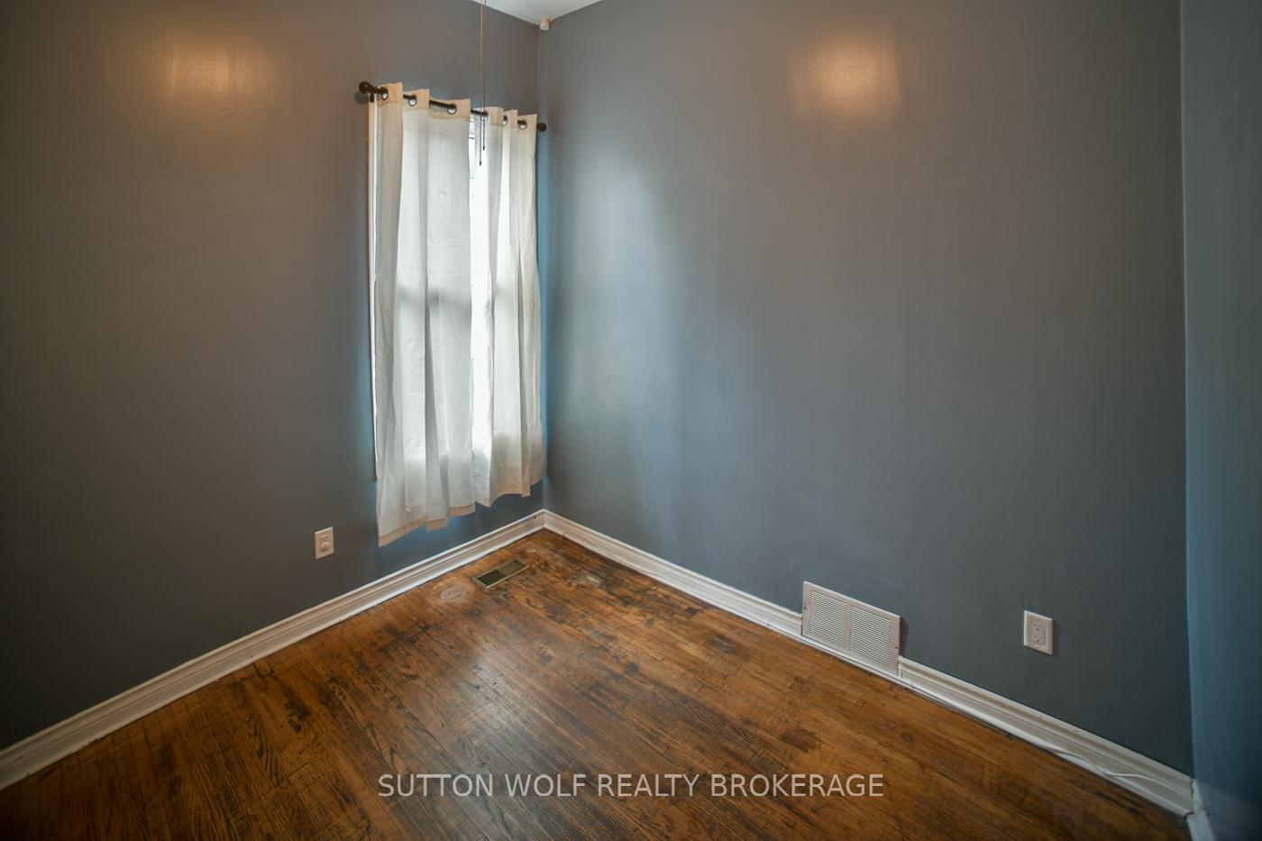 Photo 7 of 133 Oxford Street, Strathroy-Caradoc, NW — HOMEH