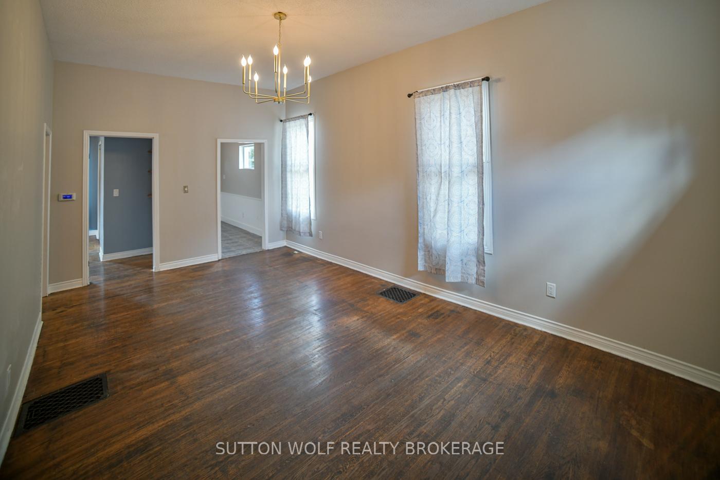 Photo 9 of 133 Oxford Street, Strathroy-Caradoc, NW — HOMEH