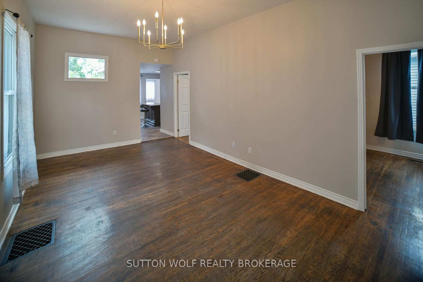 Photo 11 of 133 Oxford Street, Strathroy-Caradoc, NW — HOMEH