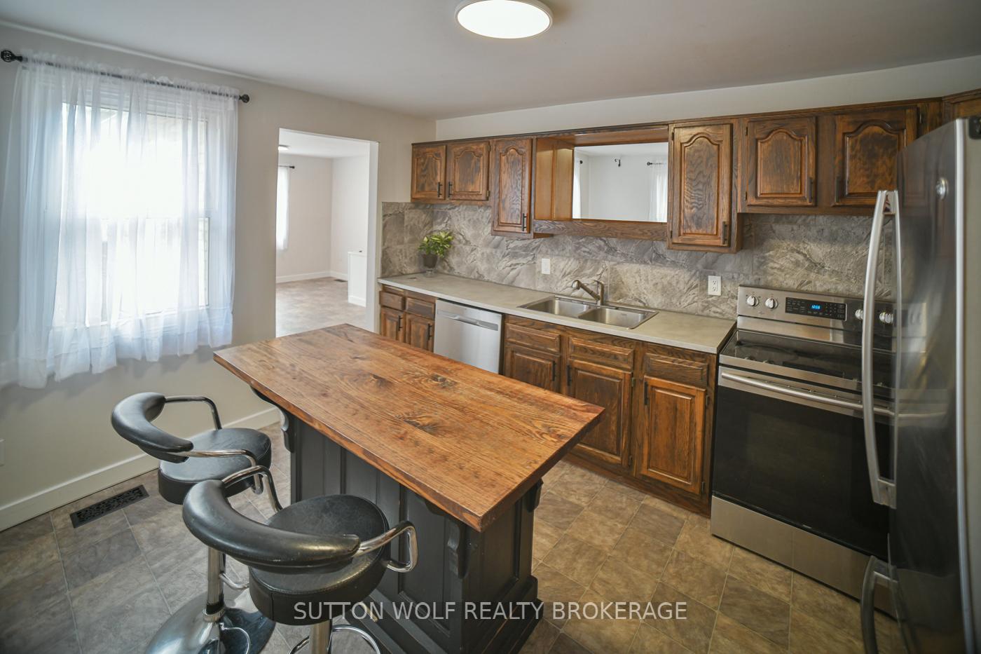Photo 13 of 133 Oxford Street, Strathroy-Caradoc, NW — HOMEH