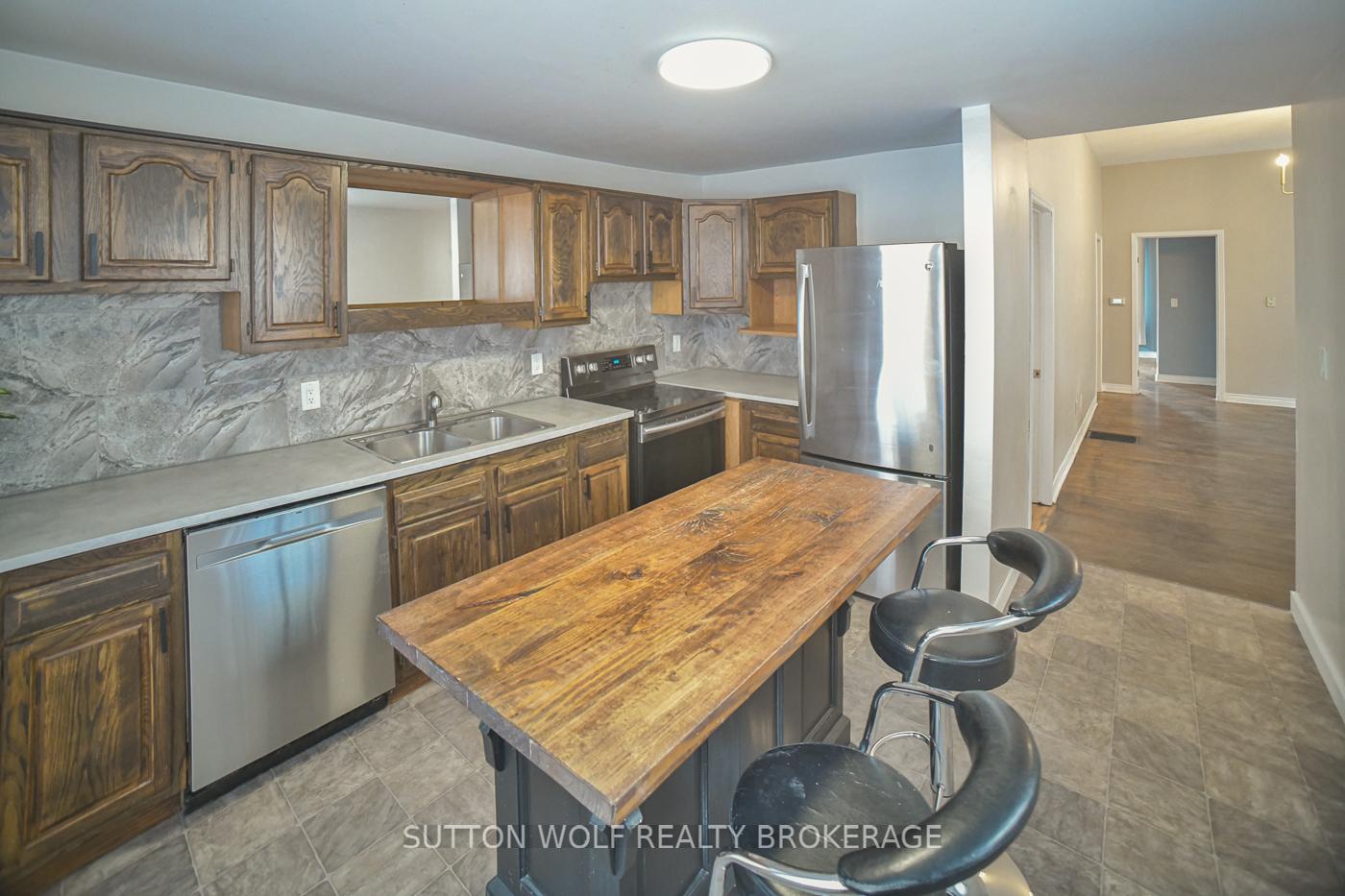 Photo 14 of 133 Oxford Street, Strathroy-Caradoc, NW — HOMEH