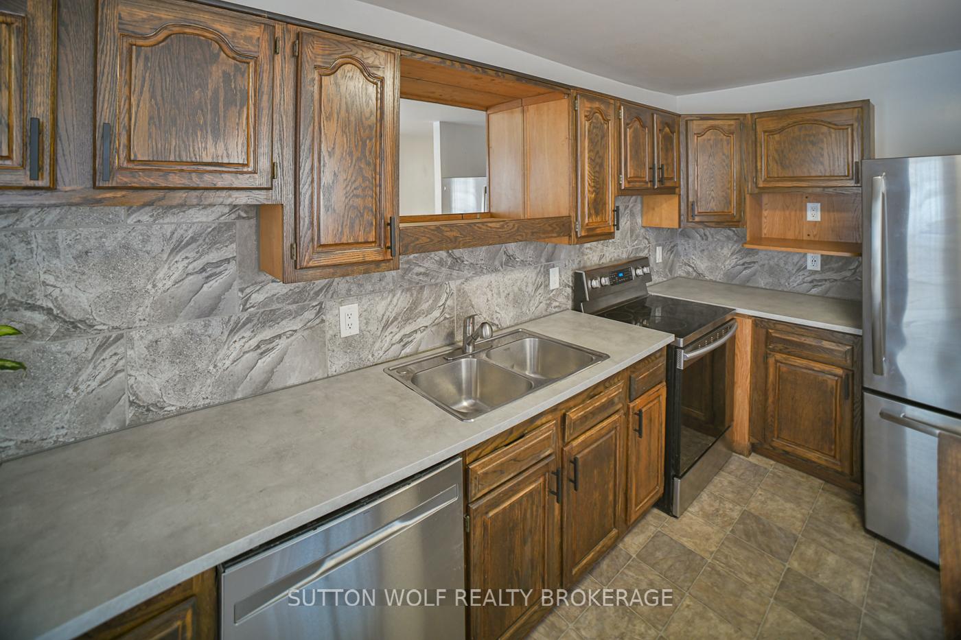 Photo 15 of 133 Oxford Street, Strathroy-Caradoc, NW — HOMEH