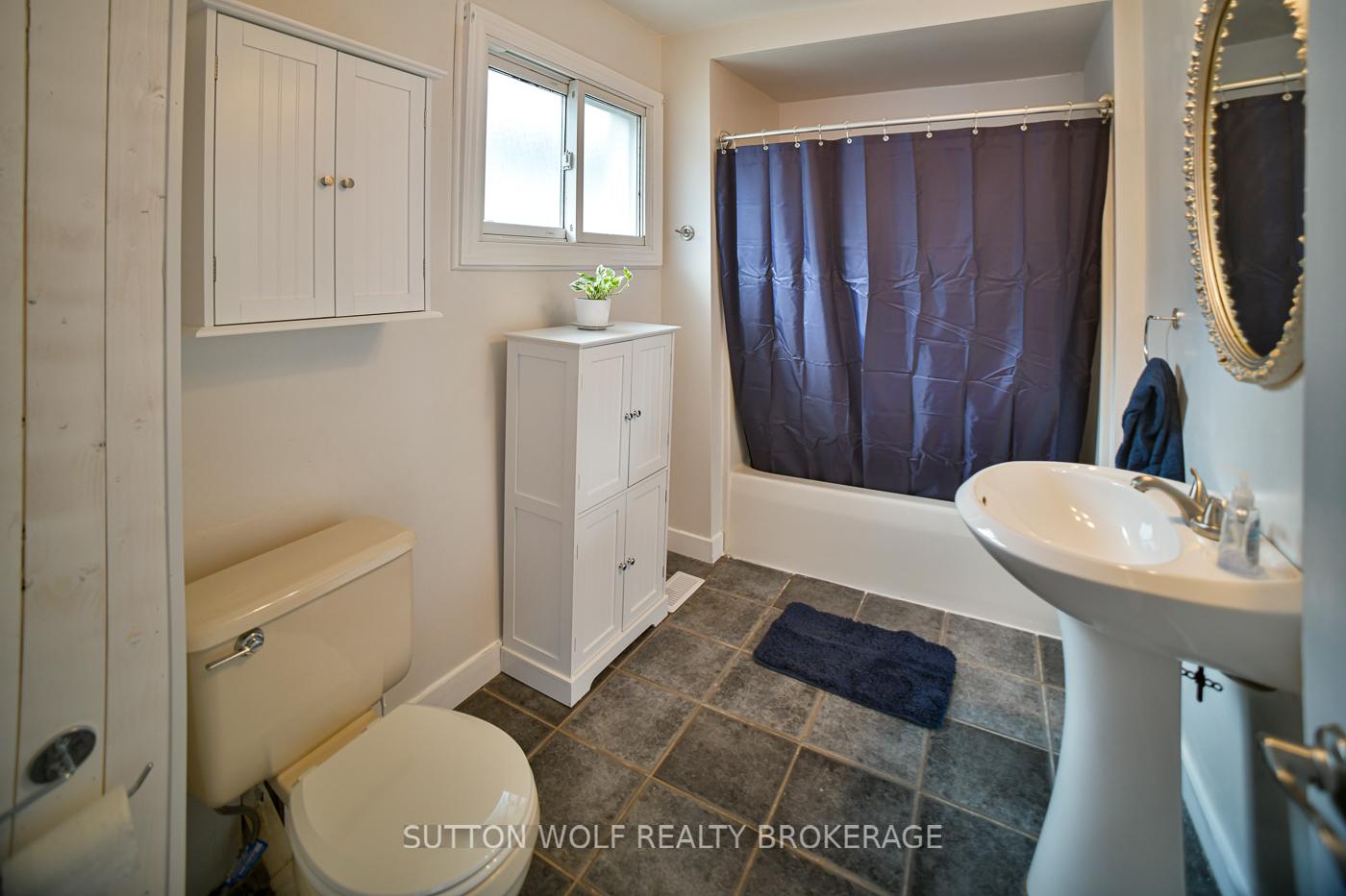 Photo 19 of 133 Oxford Street, Strathroy-Caradoc, NW — HOMEH