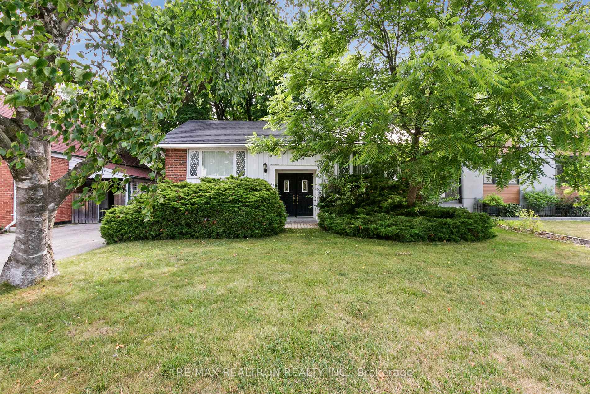 Front of 27 Elfreda Boulevard