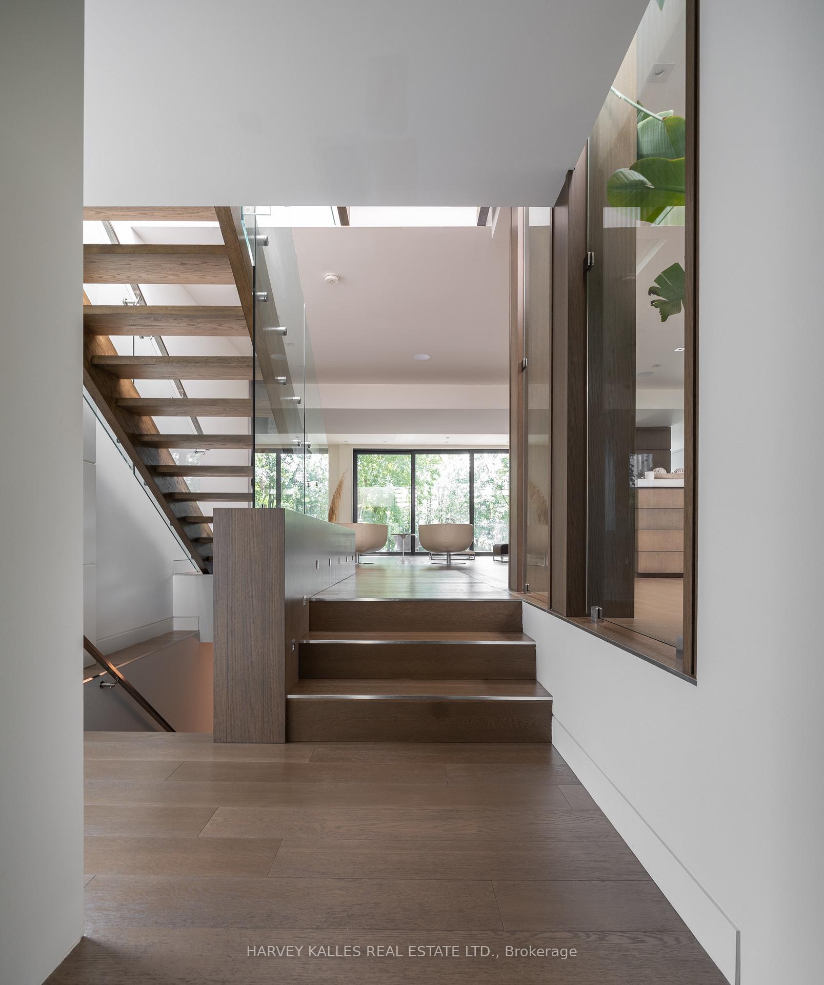 Photo 2 of 459 Fairlawn Avenue, Toronto, Bedford Park-Nortown — HOMEH