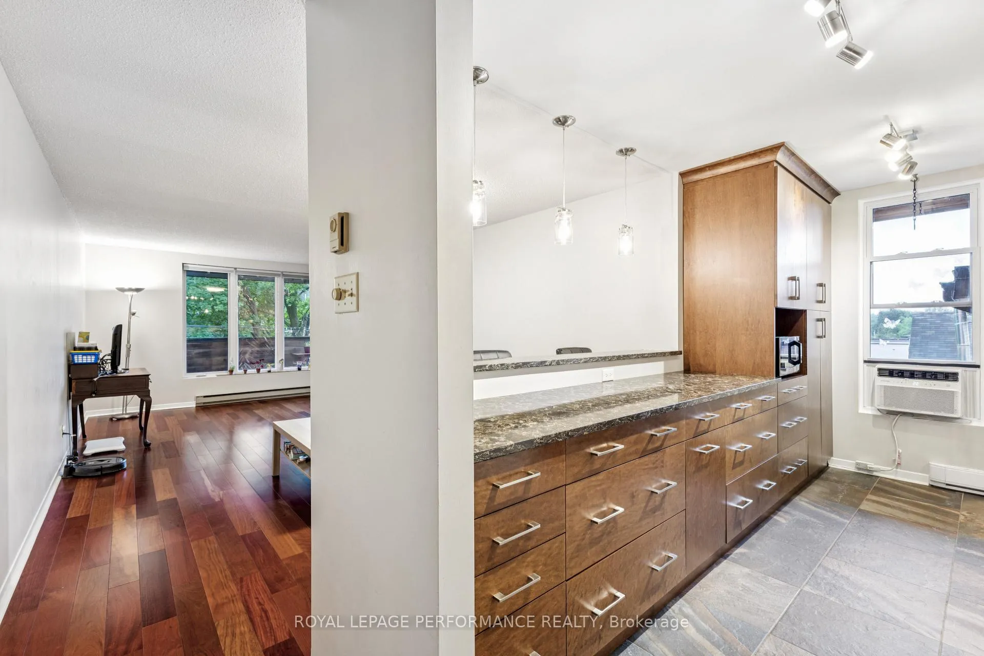 Photo 6 of Unit 4, 71 Sweetland Avenue, Ottawa, Sandy Hill — HOMEH
