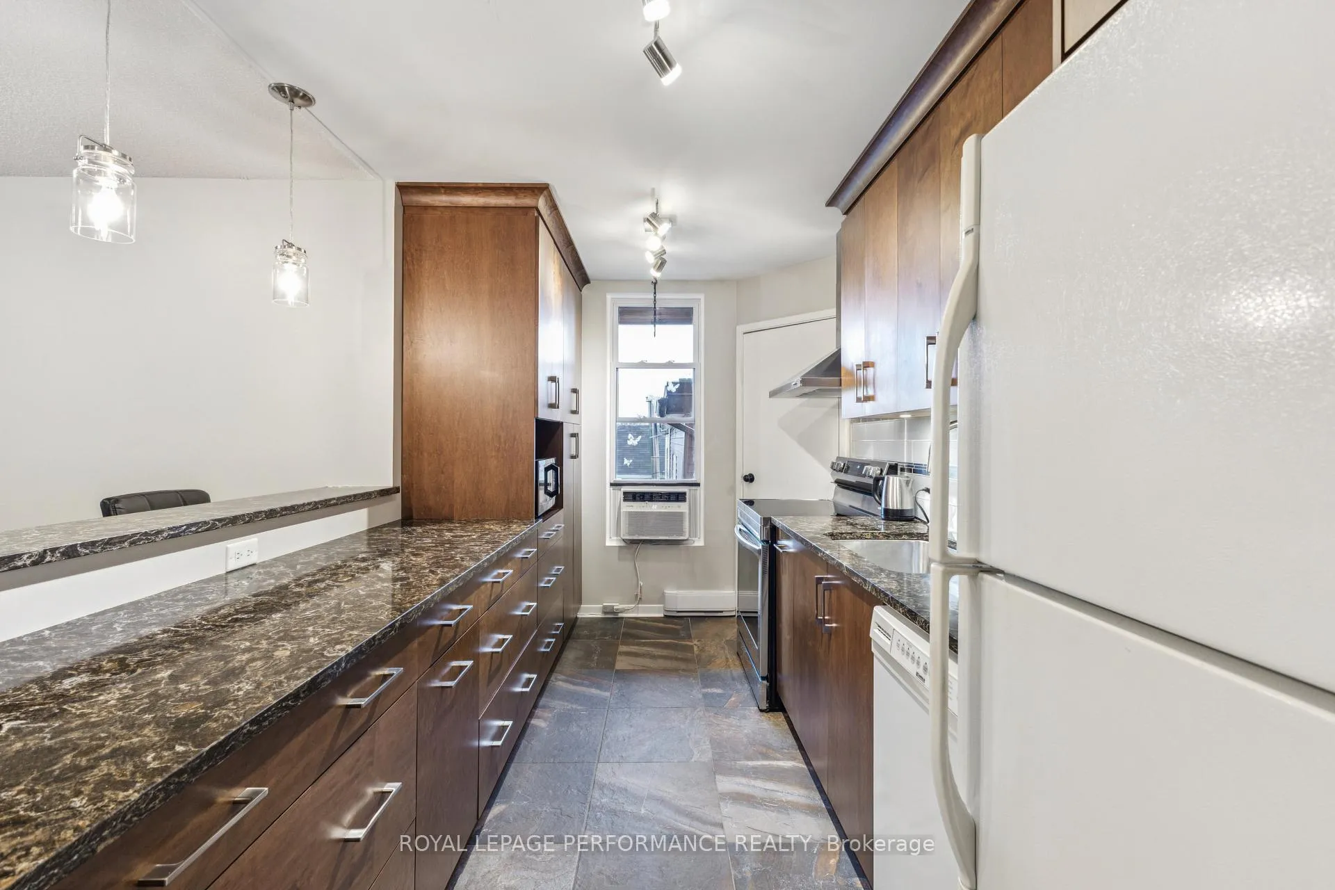Photo 7 of Unit 4, 71 Sweetland Avenue, Ottawa, Sandy Hill — HOMEH