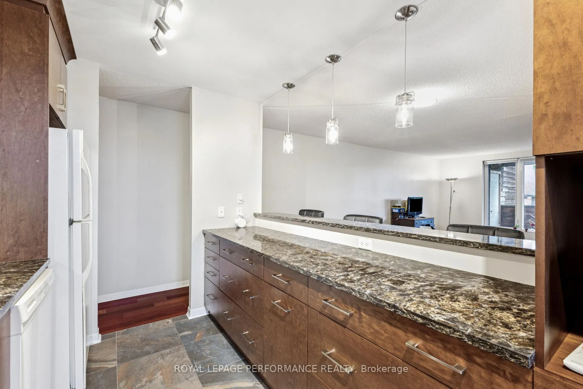 Photo 9 of Unit 4, 71 Sweetland Avenue, Ottawa, Sandy Hill — HOMEH