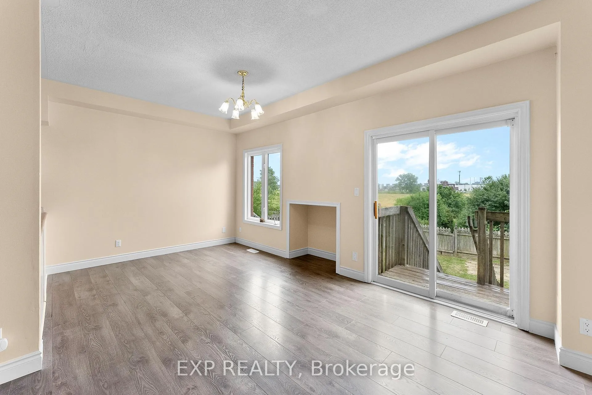 Photo 2 of 38 Natalie Court, Thorold, Confederation Heights — HOMEH