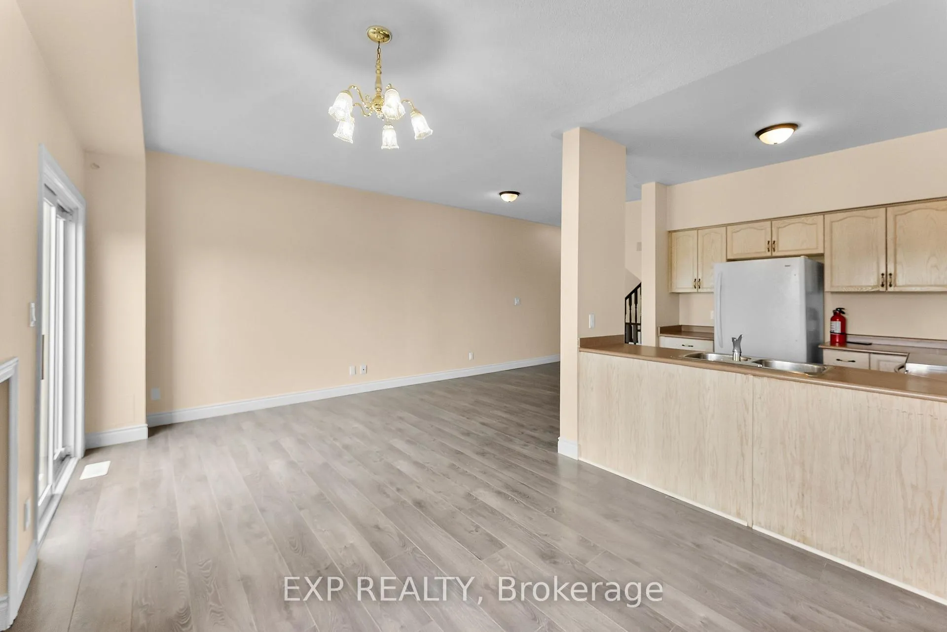 Photo 3 of 38 Natalie Court, Thorold, Confederation Heights — HOMEH