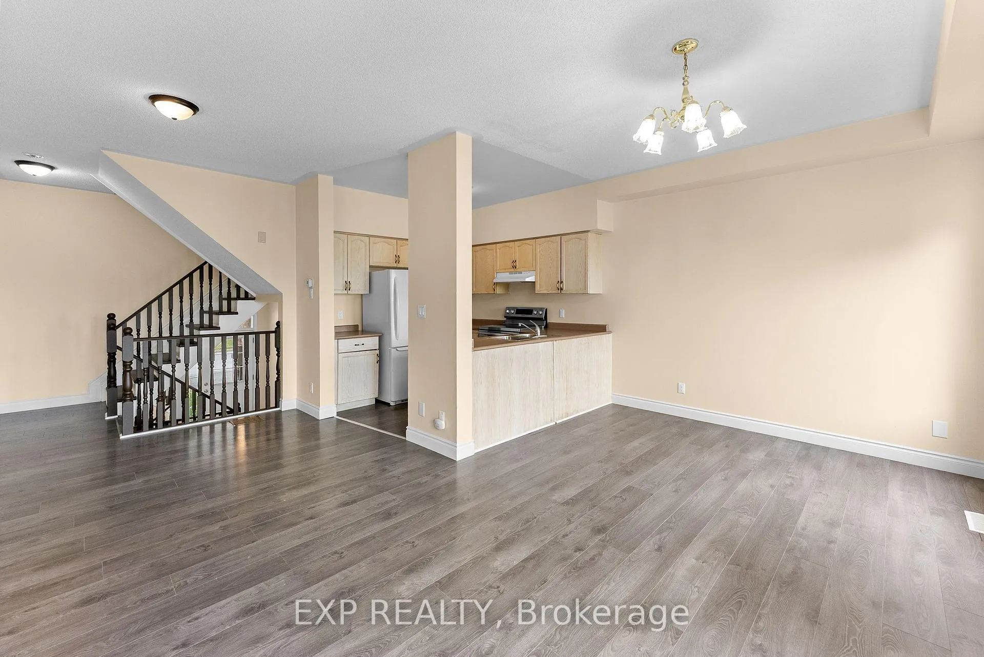 Photo 4 of 38 Natalie Court, Thorold, Confederation Heights — HOMEH