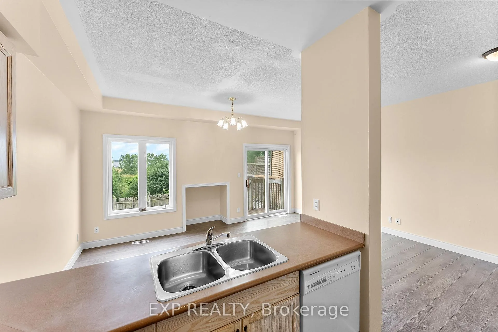 Photo 6 of 38 Natalie Court, Thorold, Confederation Heights — HOMEH