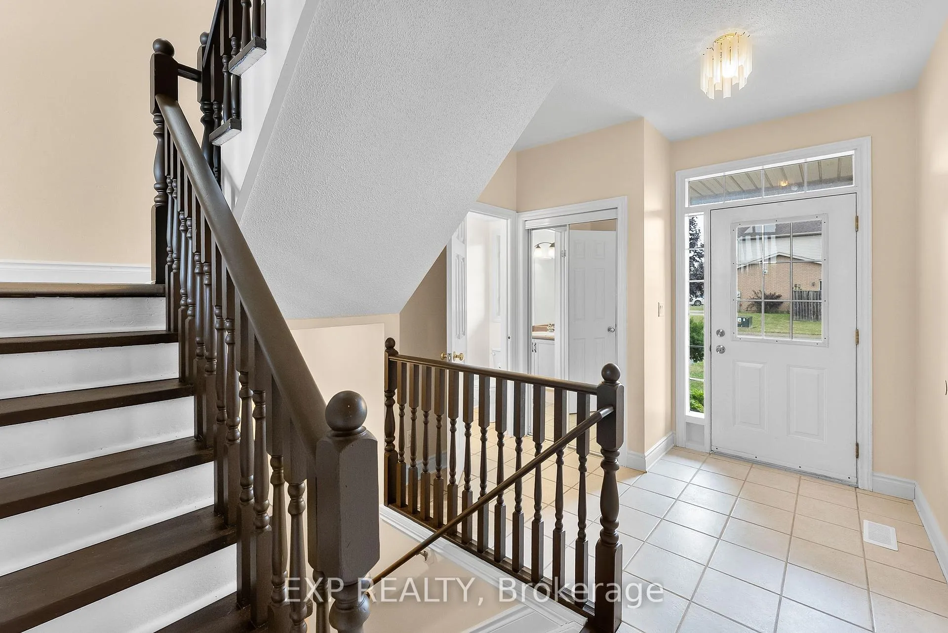 Photo 10 of 38 Natalie Court, Thorold, Confederation Heights — HOMEH