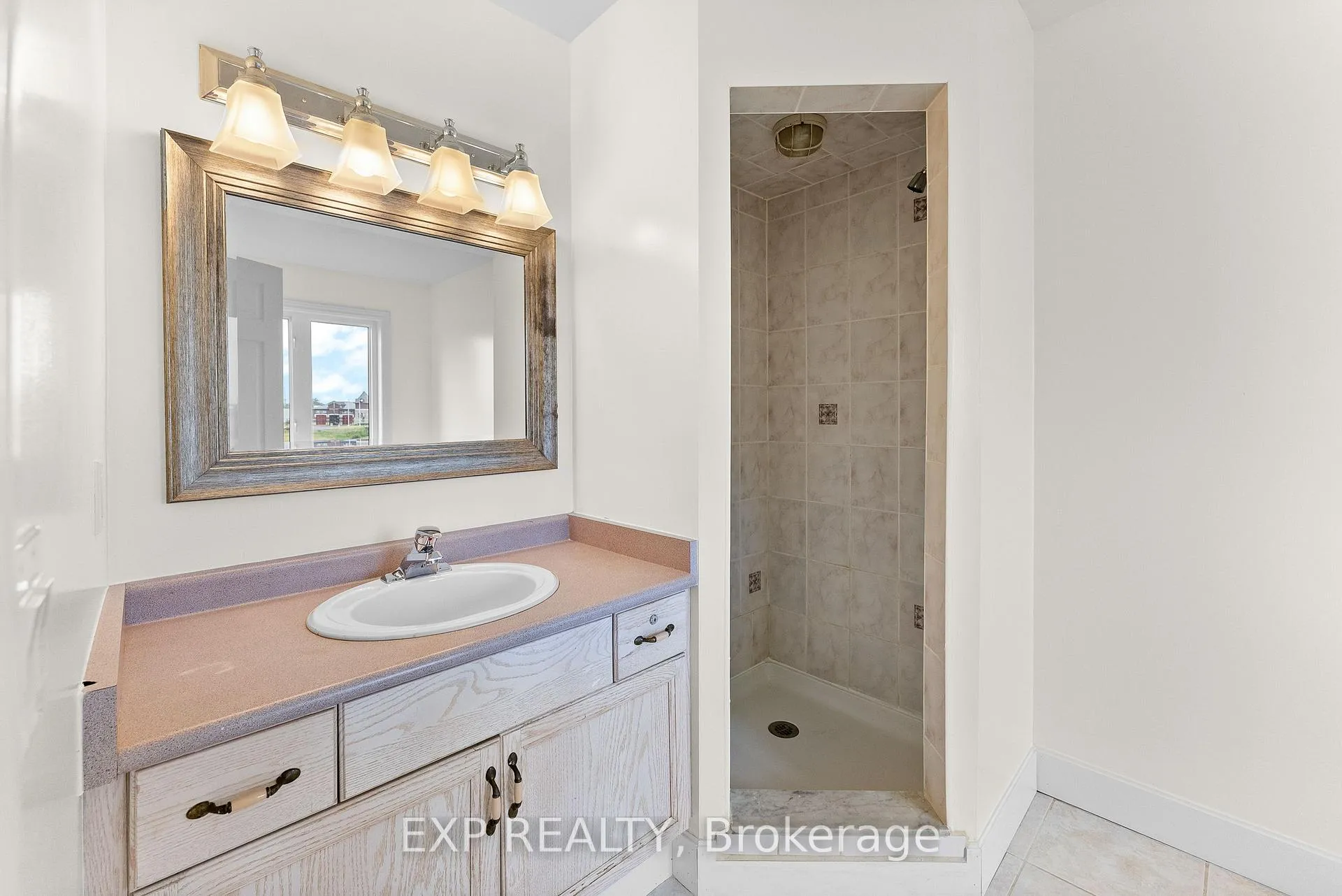 Photo 19 of 38 Natalie Court, Thorold, Confederation Heights — HOMEH