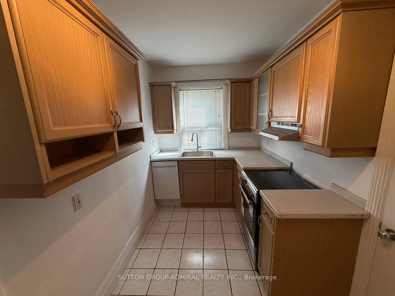 Photo 7 of Unit main floor, 976 Avenue Rd, Toronto, Yonge-Eglinton — HOMEH