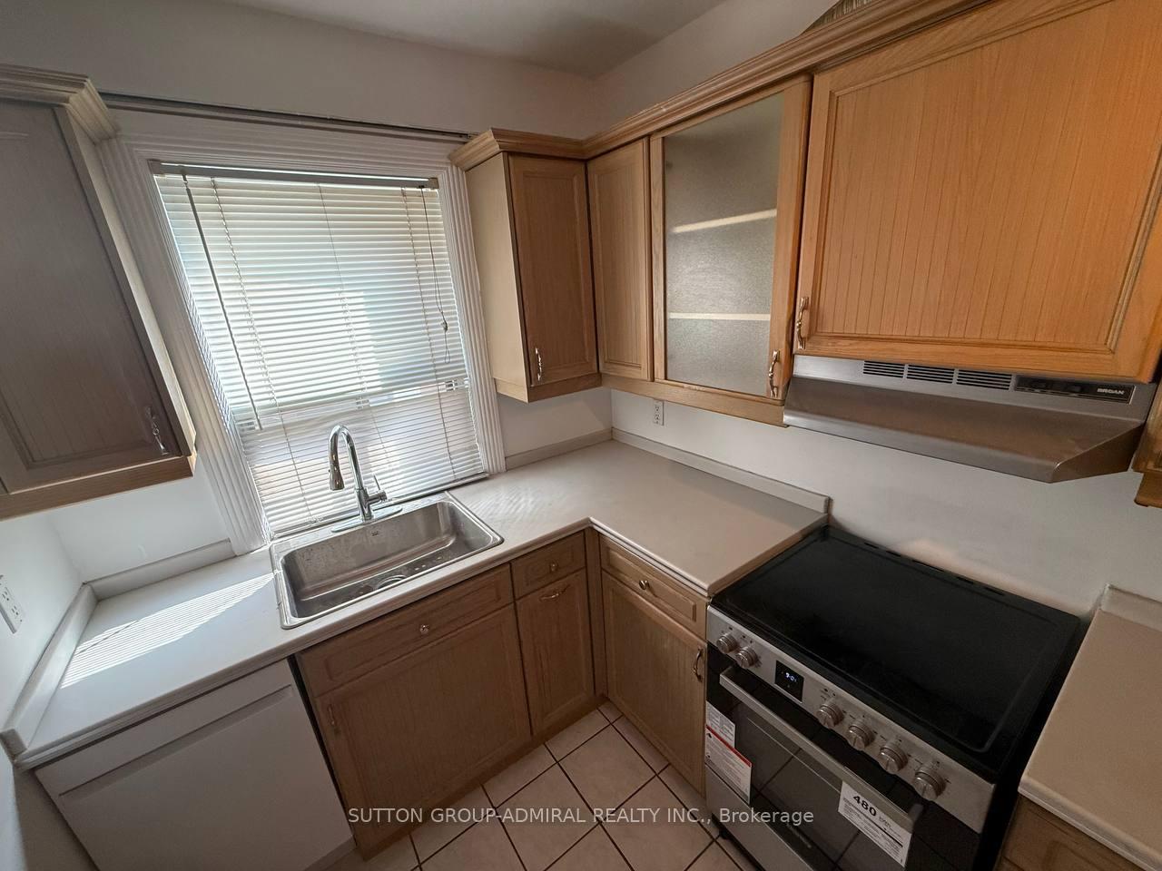 Photo 8 of Unit main floor, 976 Avenue Rd, Toronto, Yonge-Eglinton — HOMEH