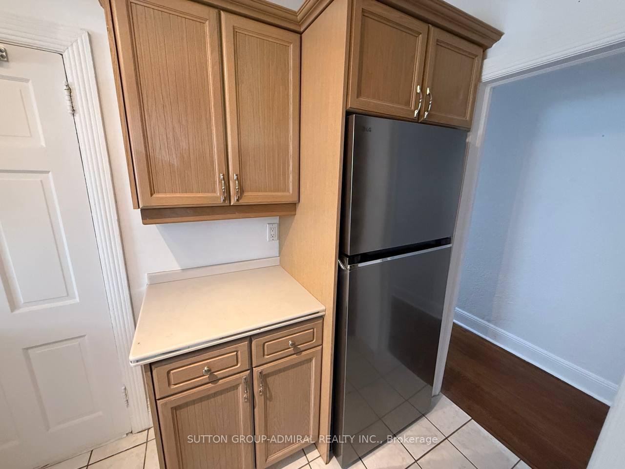 Photo 9 of Unit main floor, 976 Avenue Rd, Toronto, Yonge-Eglinton — HOMEH