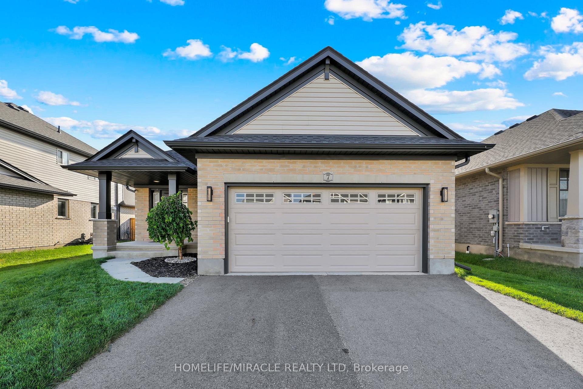 Front of 7 Curren Crescent
