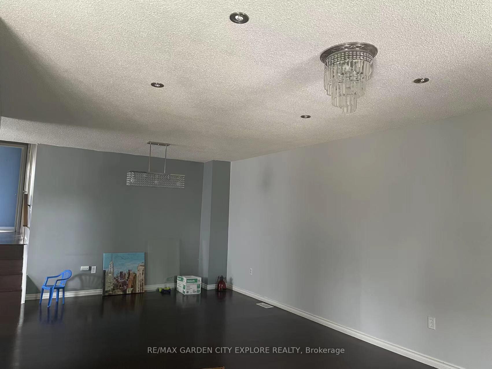 Photo 3 of 20 Naples Court, Thorold, Confederation Heights — HOMEH