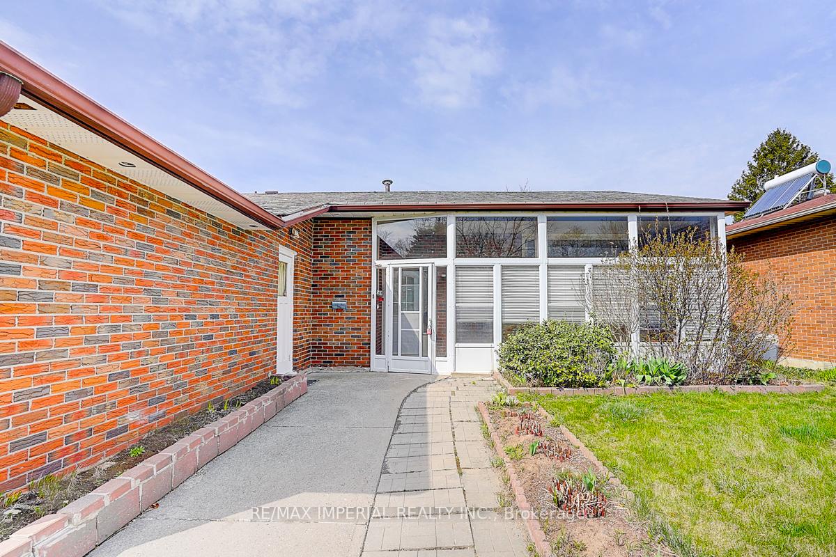 Photo 4 of 50 Glendower Circuit, Scarborough, L'Amoreaux — HOMEH