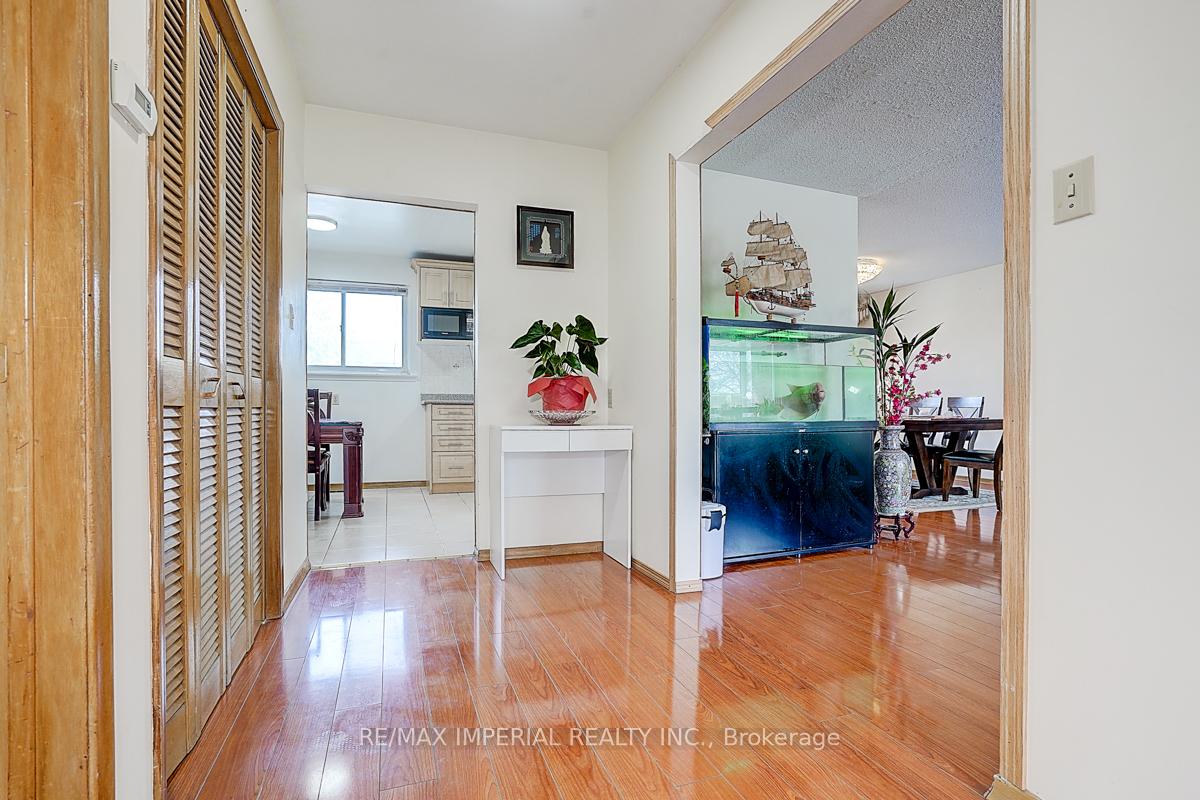 Photo 6 of 50 Glendower Circuit, Scarborough, L'Amoreaux — HOMEH