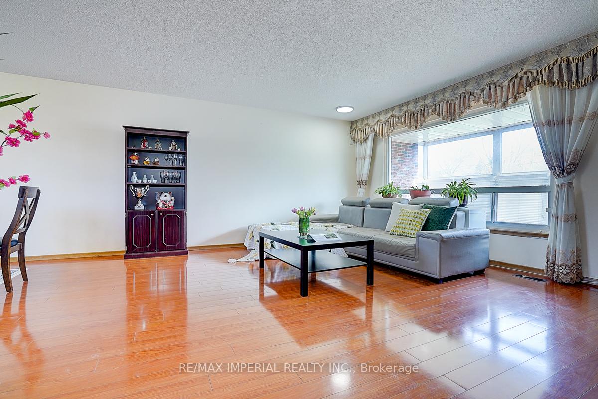 Photo 8 of 50 Glendower Circuit, Scarborough, L'Amoreaux — HOMEH