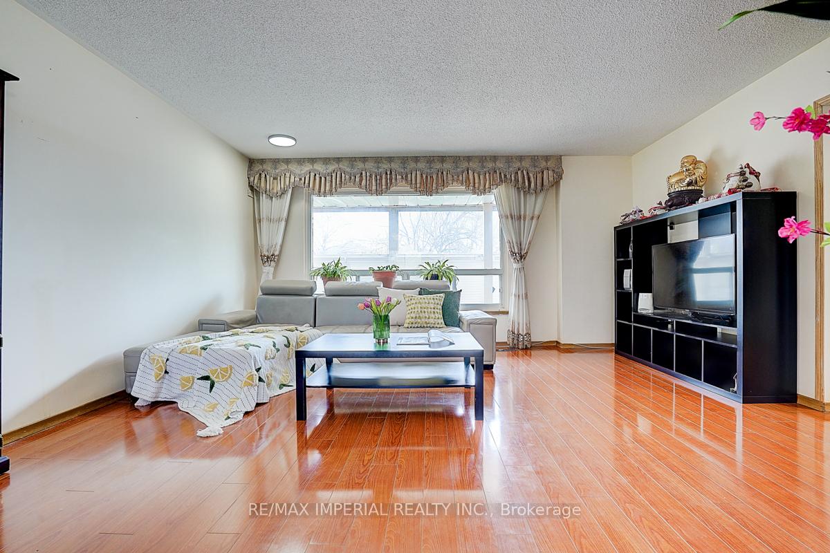Photo 9 of 50 Glendower Circuit, Scarborough, L'Amoreaux — HOMEH