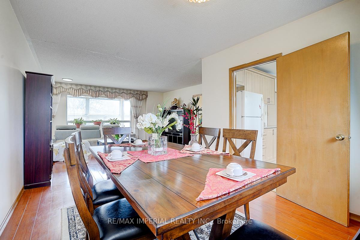 Photo 15 of 50 Glendower Circuit, Scarborough, L'Amoreaux — HOMEH