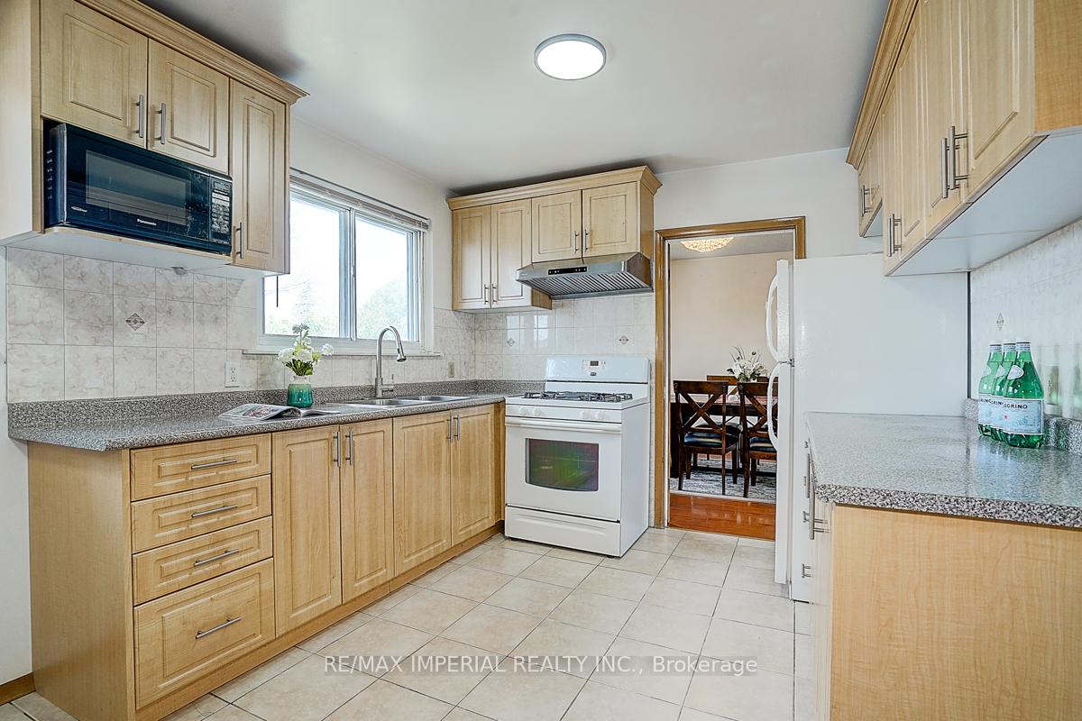Photo 17 of 50 Glendower Circuit, Scarborough, L'Amoreaux — HOMEH