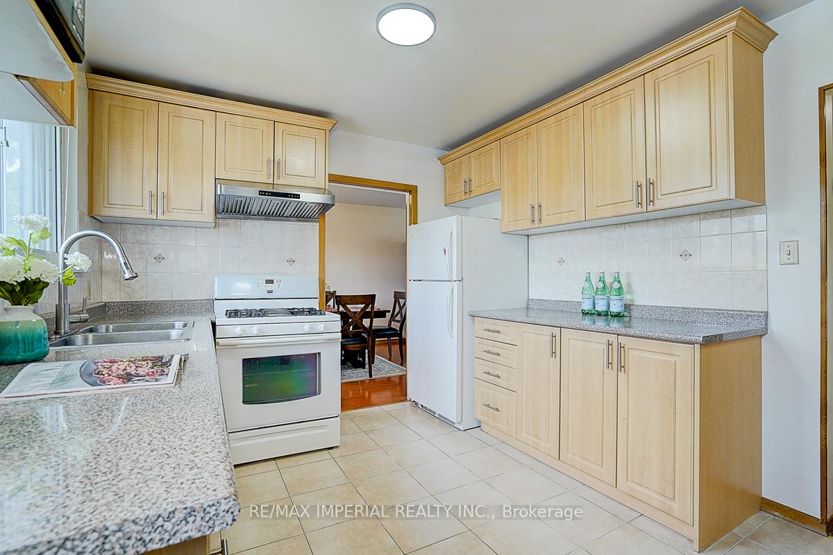Photo 18 of 50 Glendower Circuit, Scarborough, L'Amoreaux — HOMEH