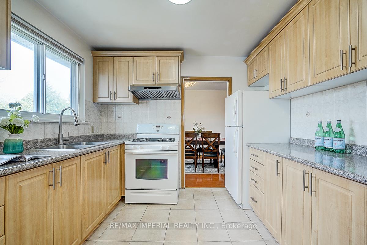 Photo 19 of 50 Glendower Circuit, Scarborough, L'Amoreaux — HOMEH