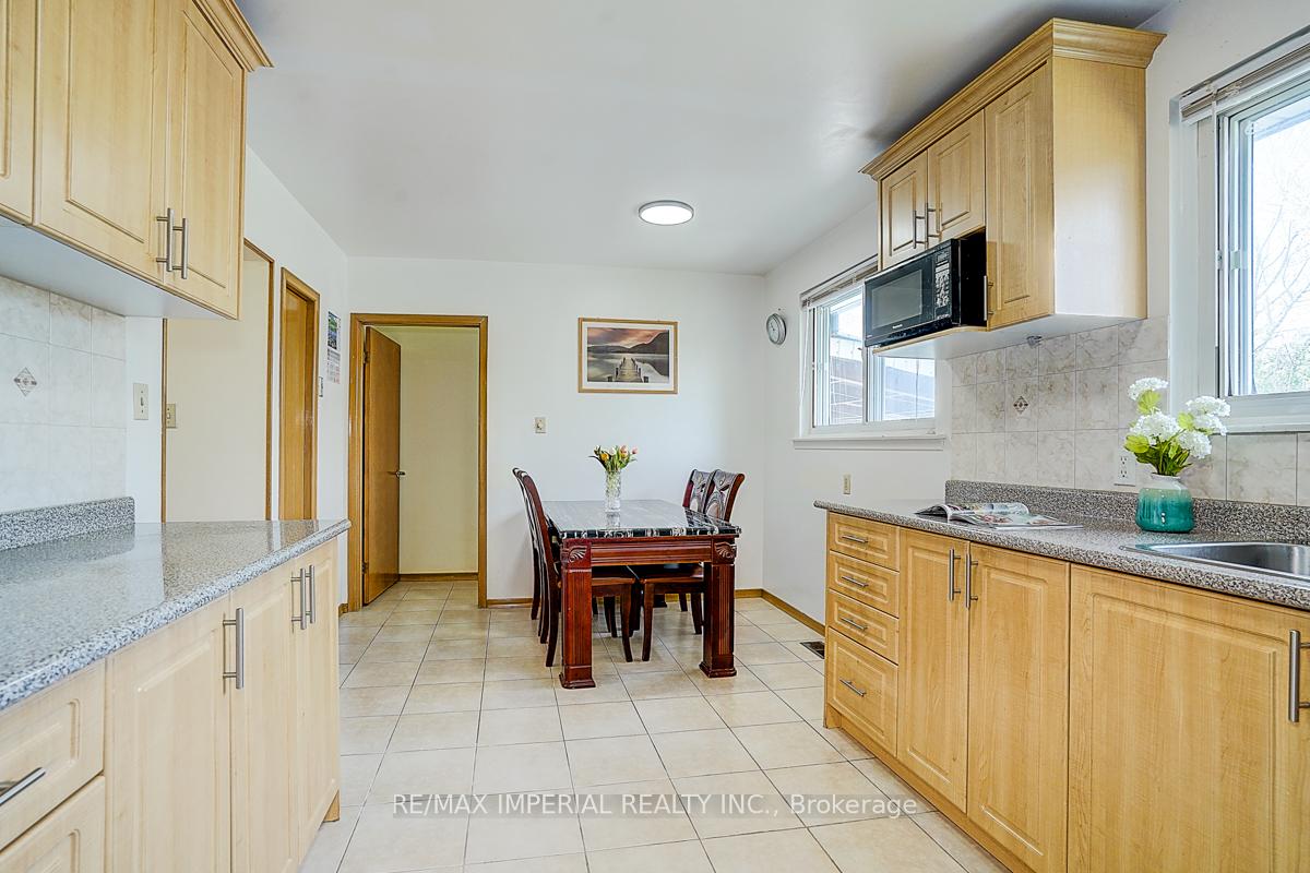 Photo 20 of 50 Glendower Circuit, Scarborough, L'Amoreaux — HOMEH