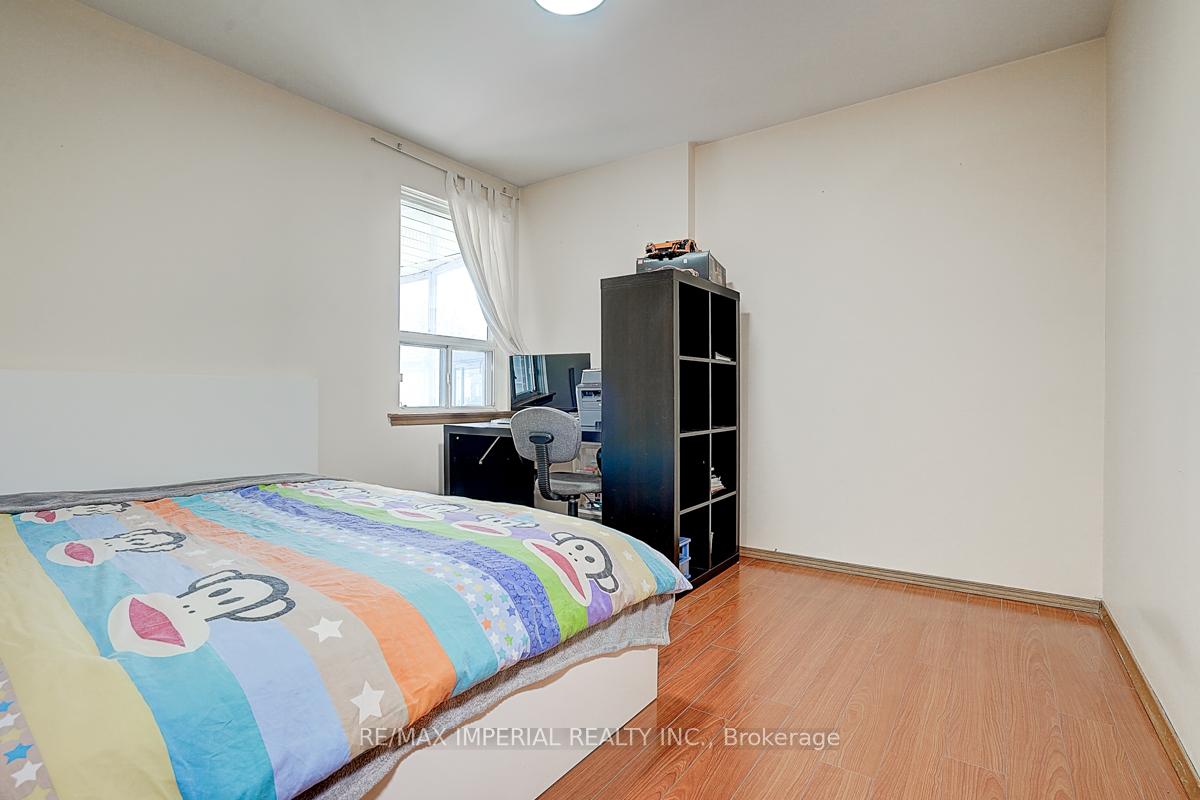 Photo 28 of 50 Glendower Circuit, Scarborough, L'Amoreaux — HOMEH