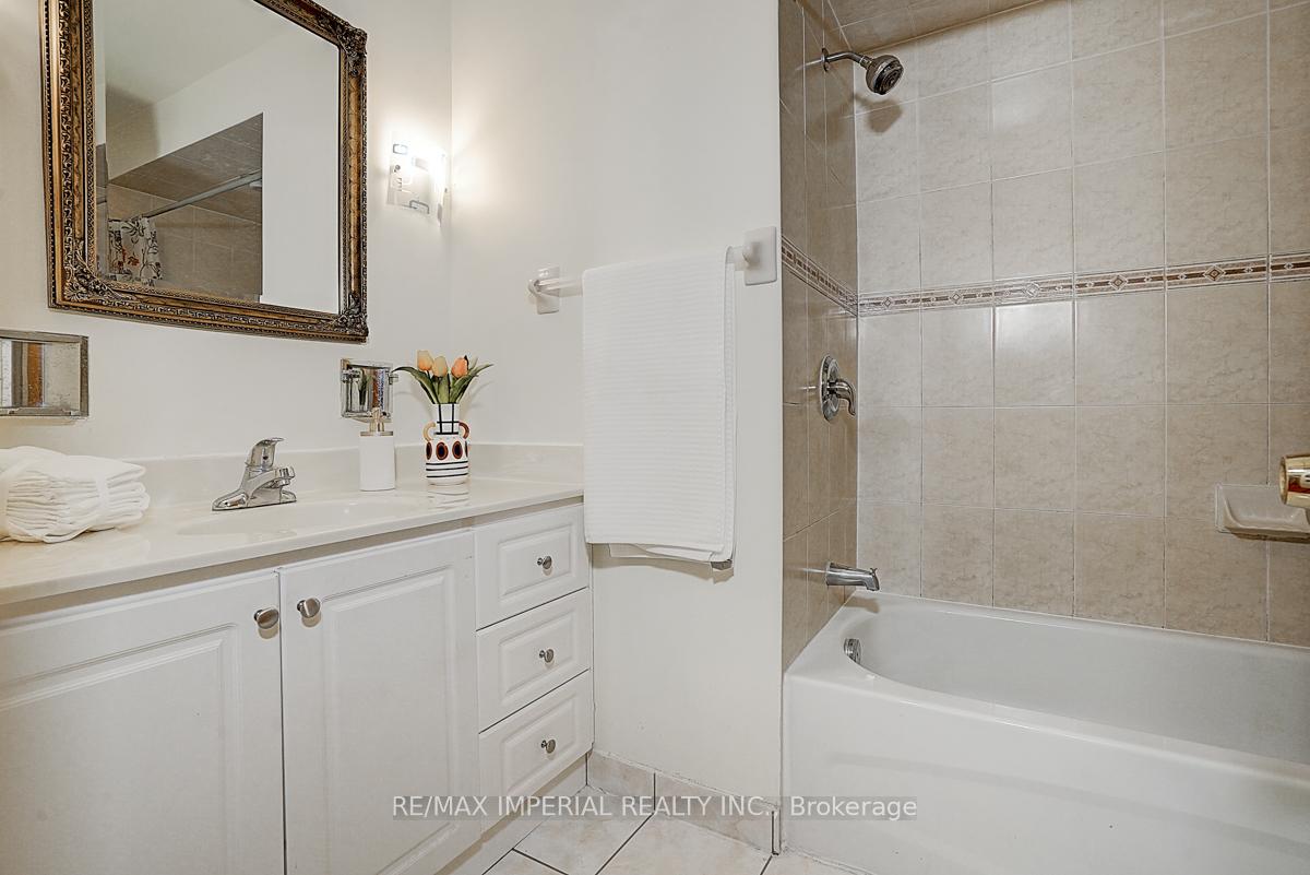 Photo 30 of 50 Glendower Circuit, Scarborough, L'Amoreaux — HOMEH