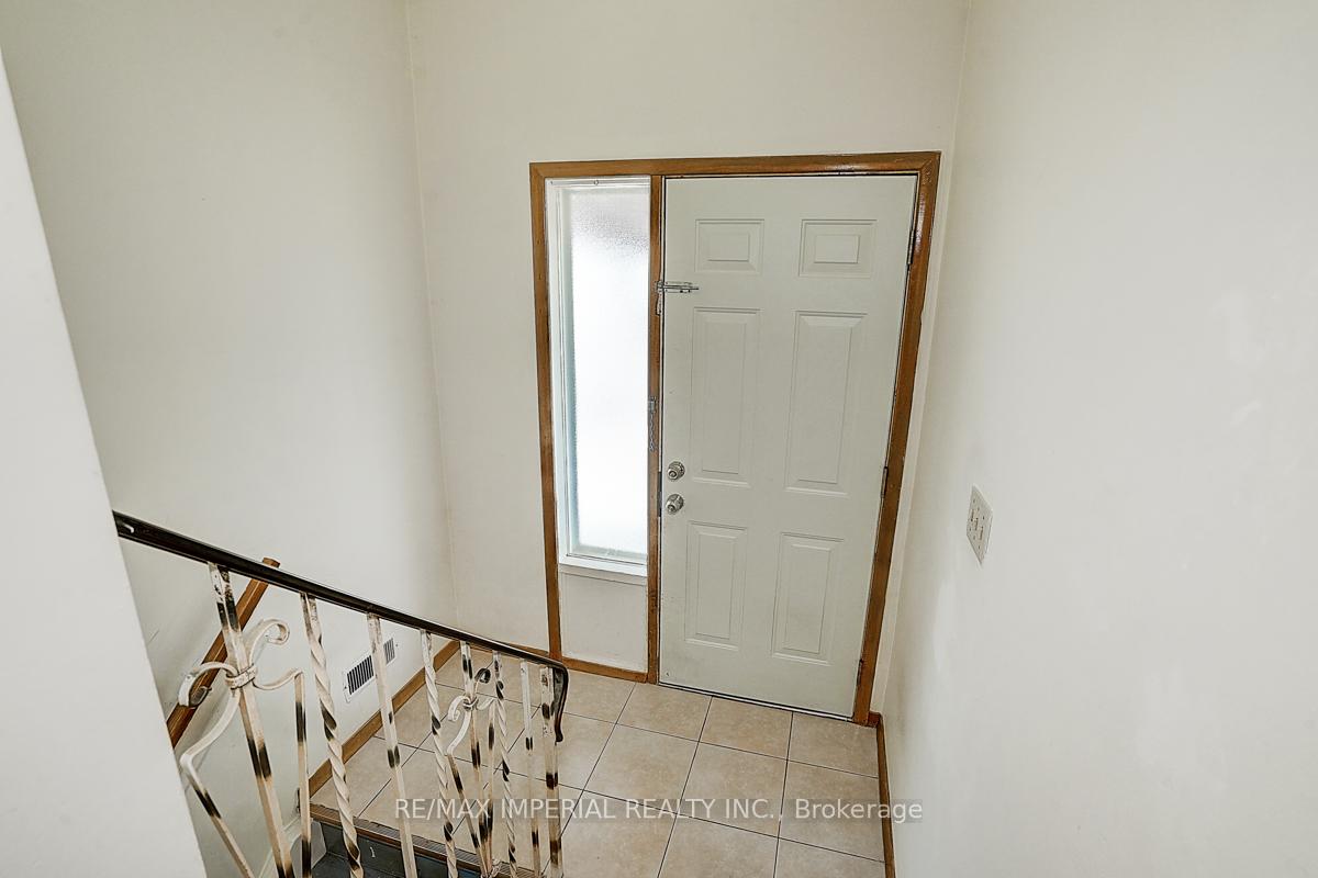 Photo 32 of 50 Glendower Circuit, Scarborough, L'Amoreaux — HOMEH