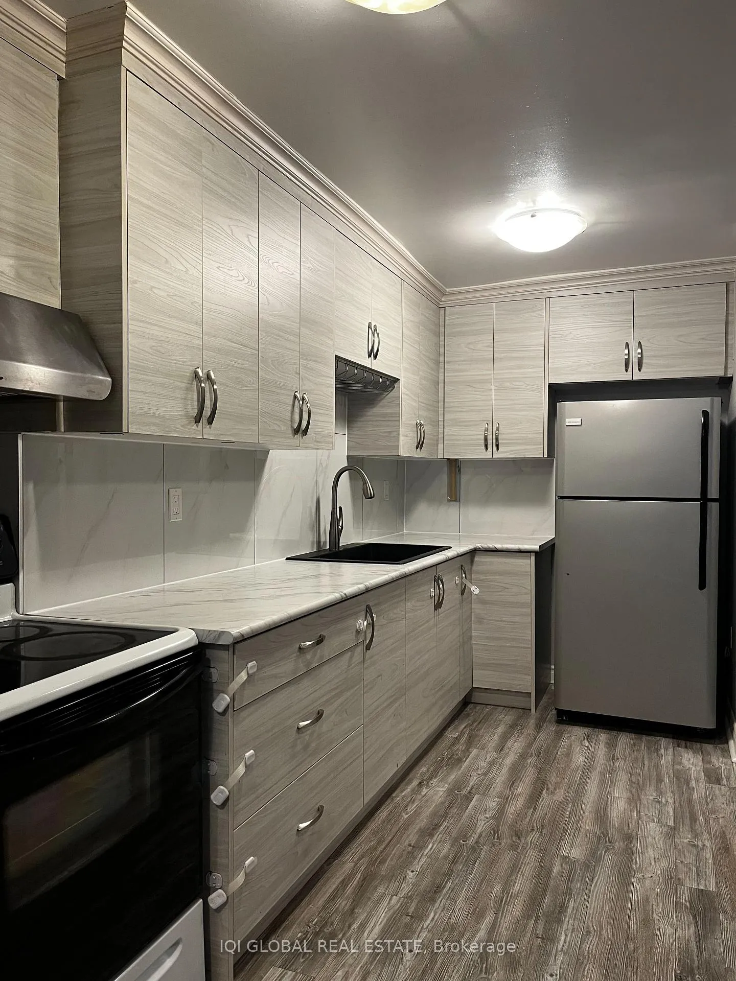 Front of Unit 107, 4062 Lawrence Avenue E