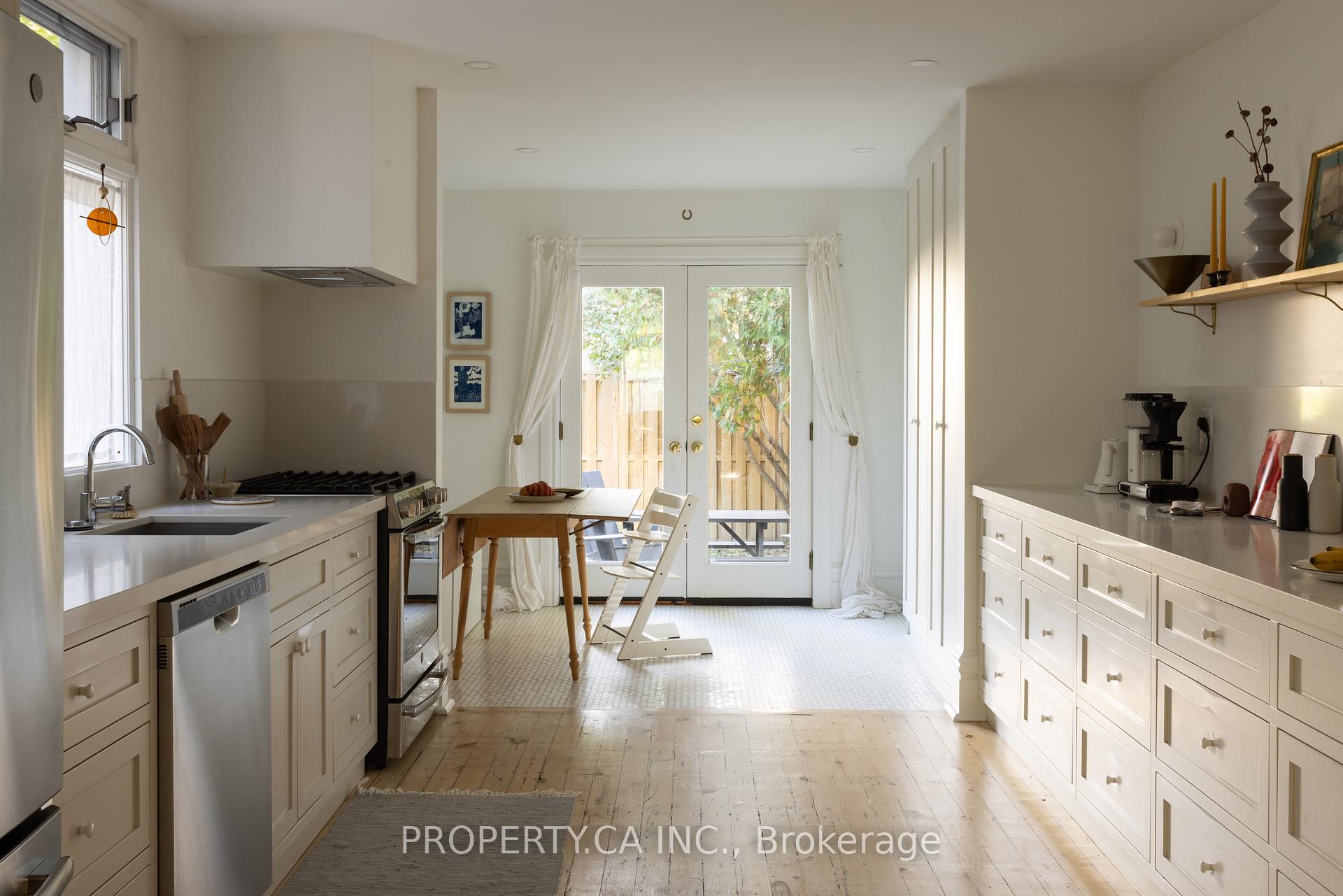 Photo 14 of 9 Howland Road, Toronto, North Riverdale — HOMEH