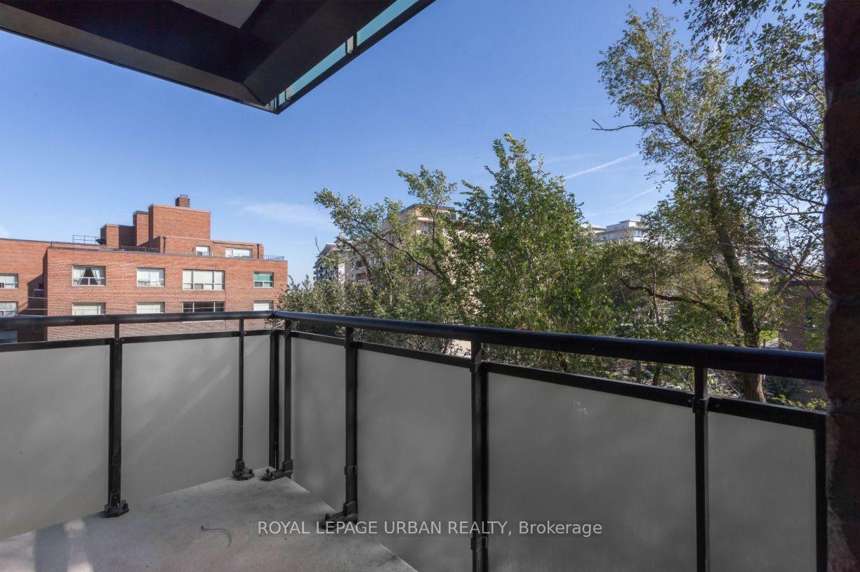 Photo 2 of Unit 401, 2400 Bathurst Street, Toronto, Forest Hill North — HOMEH