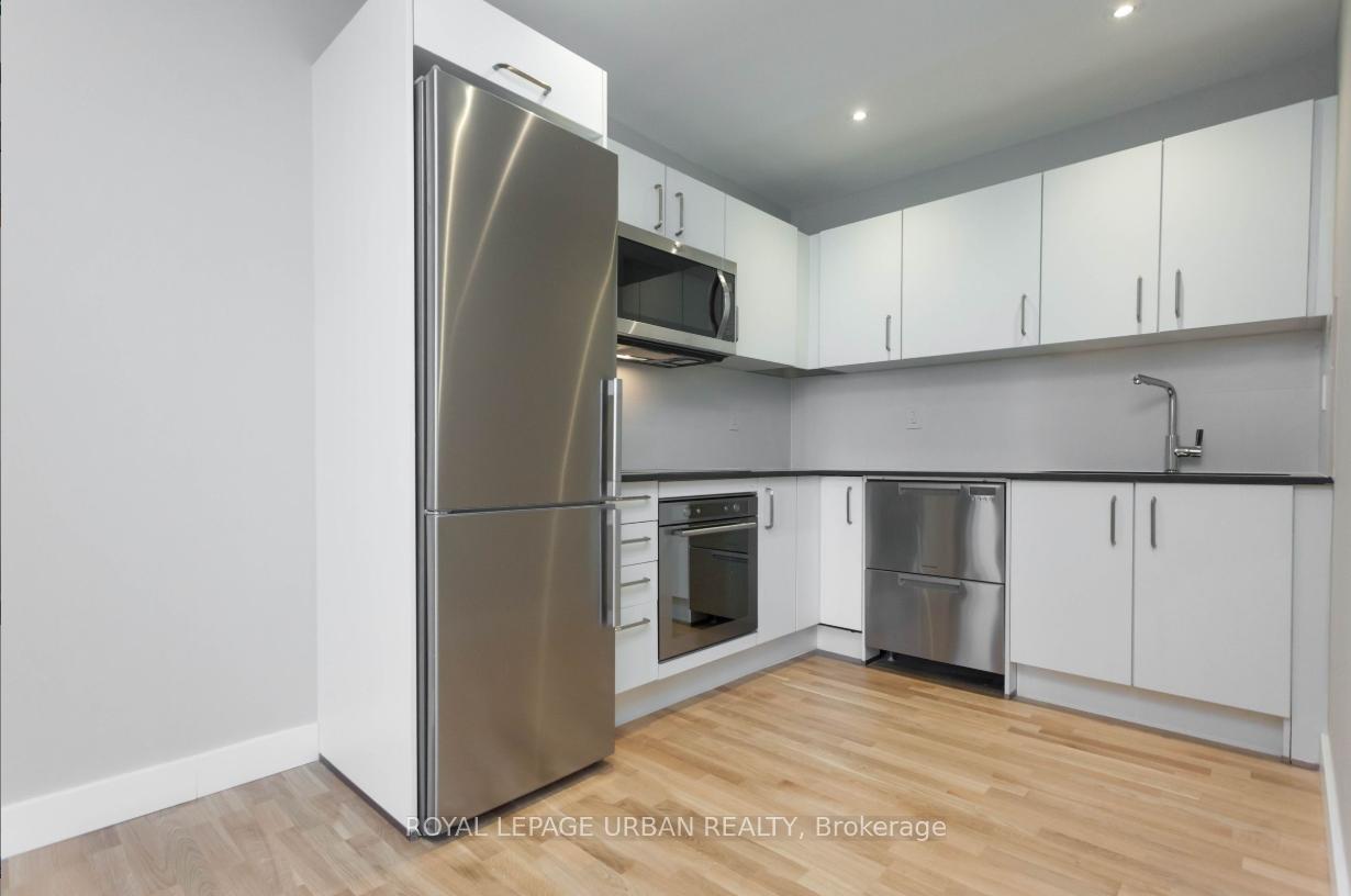 Photo 3 of Unit 401, 2400 Bathurst Street, Toronto, Forest Hill North — HOMEH