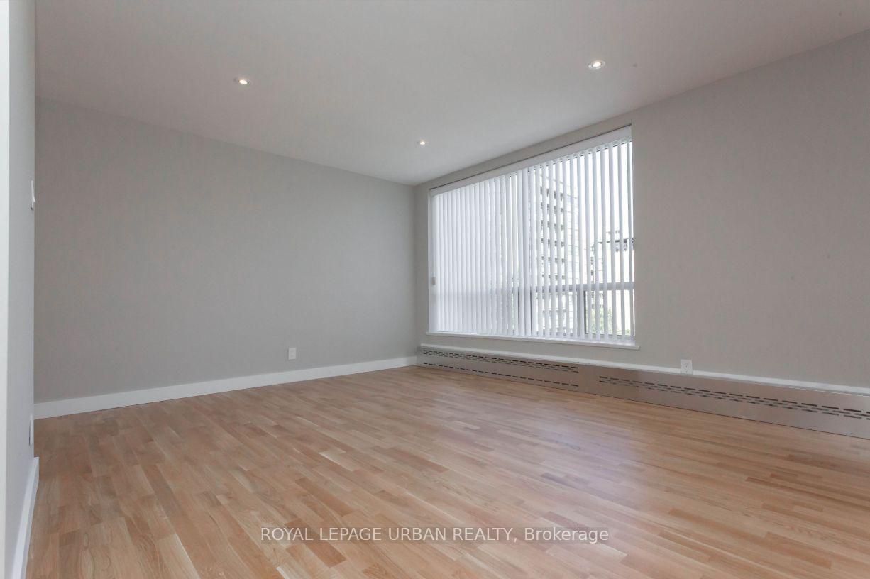 Photo 8 of Unit 401, 2400 Bathurst Street, Toronto, Forest Hill North — HOMEH