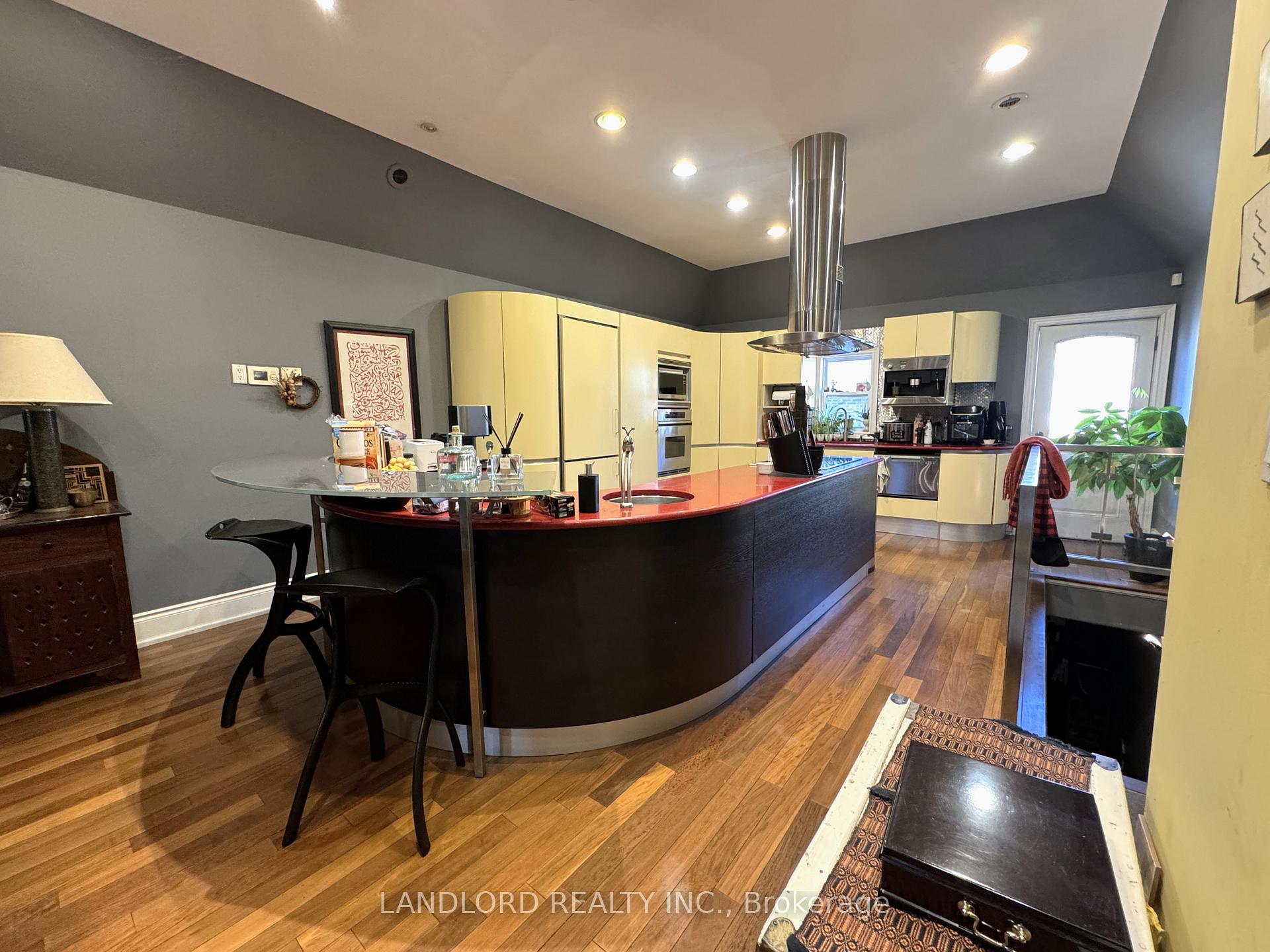 Photo 1 of 687A Mount Pleasant Road, Toronto, Mount Pleasant East — HOMEH