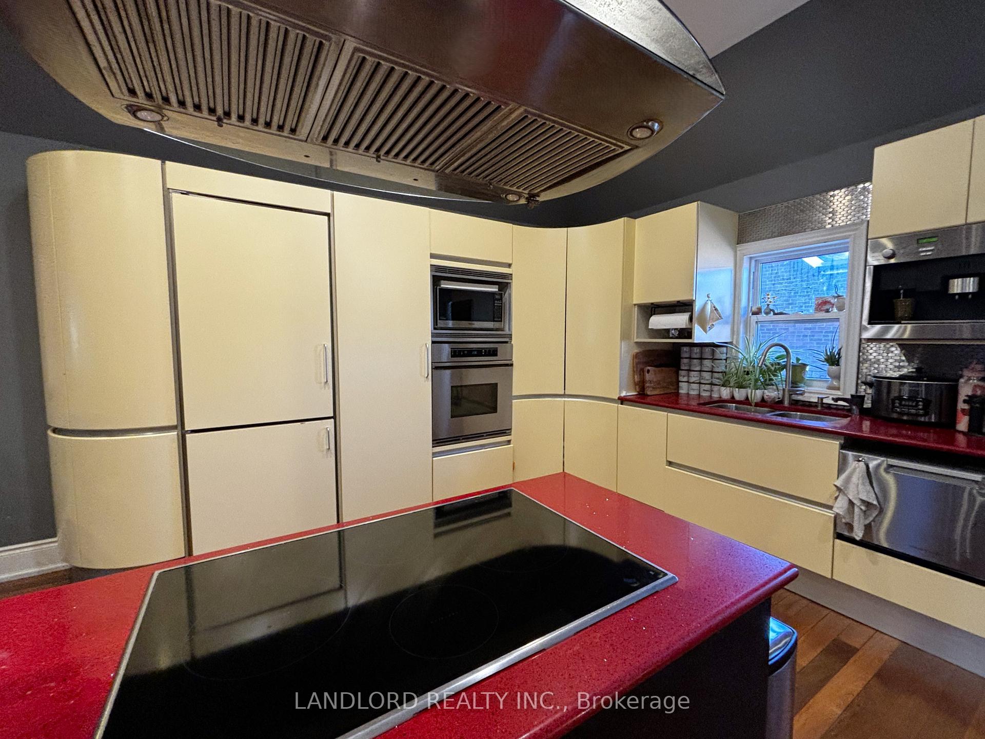 Photo 4 of 687A Mount Pleasant Road, Toronto, Mount Pleasant East — HOMEH